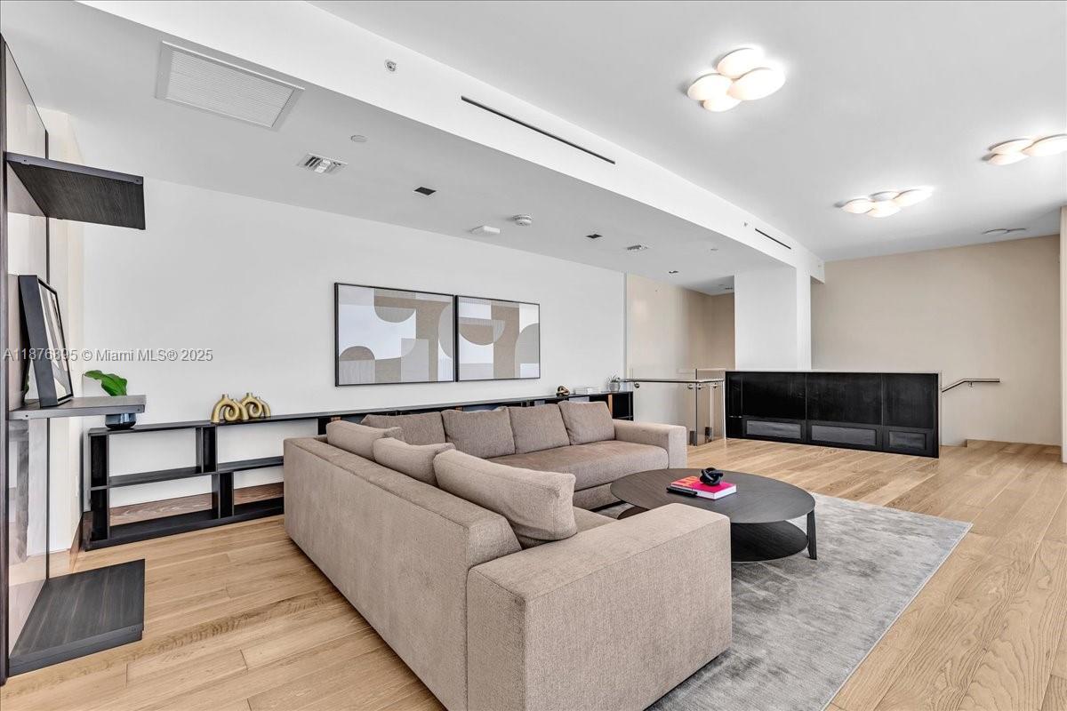 EPIC CONDO - Residential Lease