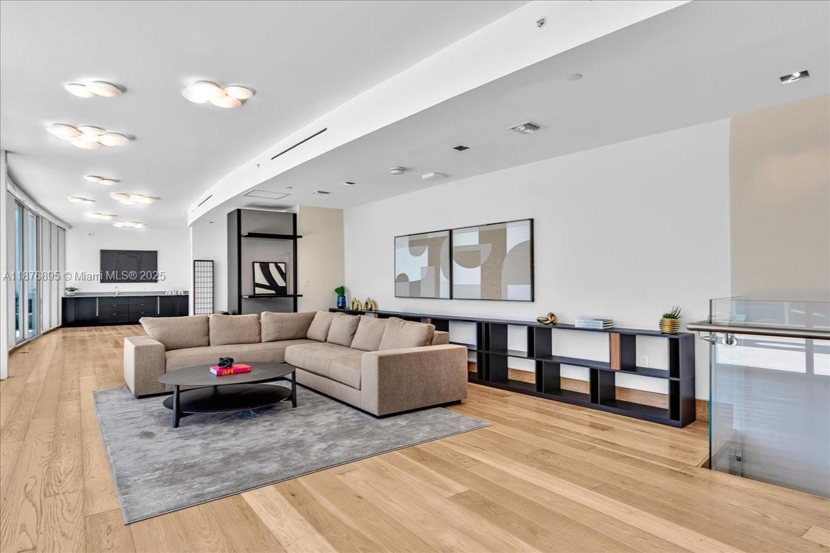 EPIC CONDO - Residential Lease