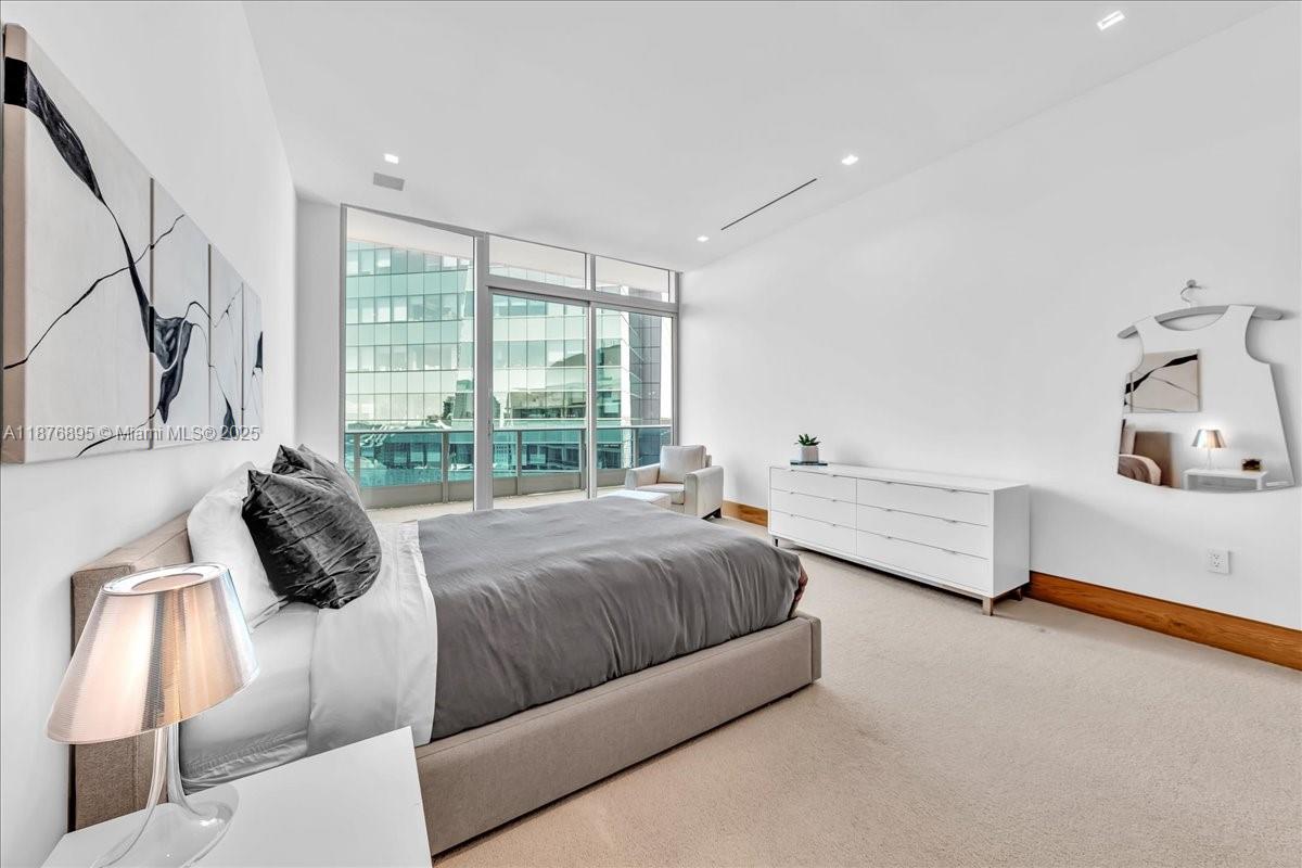 EPIC CONDO - Residential Lease