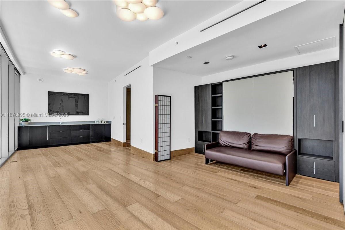 EPIC CONDO - Residential Lease