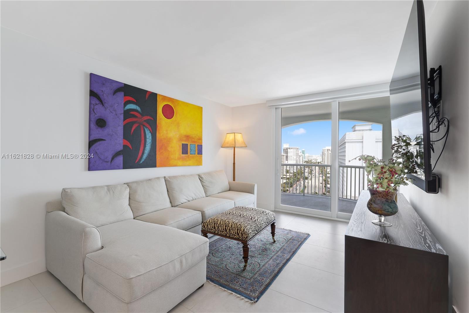 THE CARRIAGE HOUSE CONDO - Residential Lease