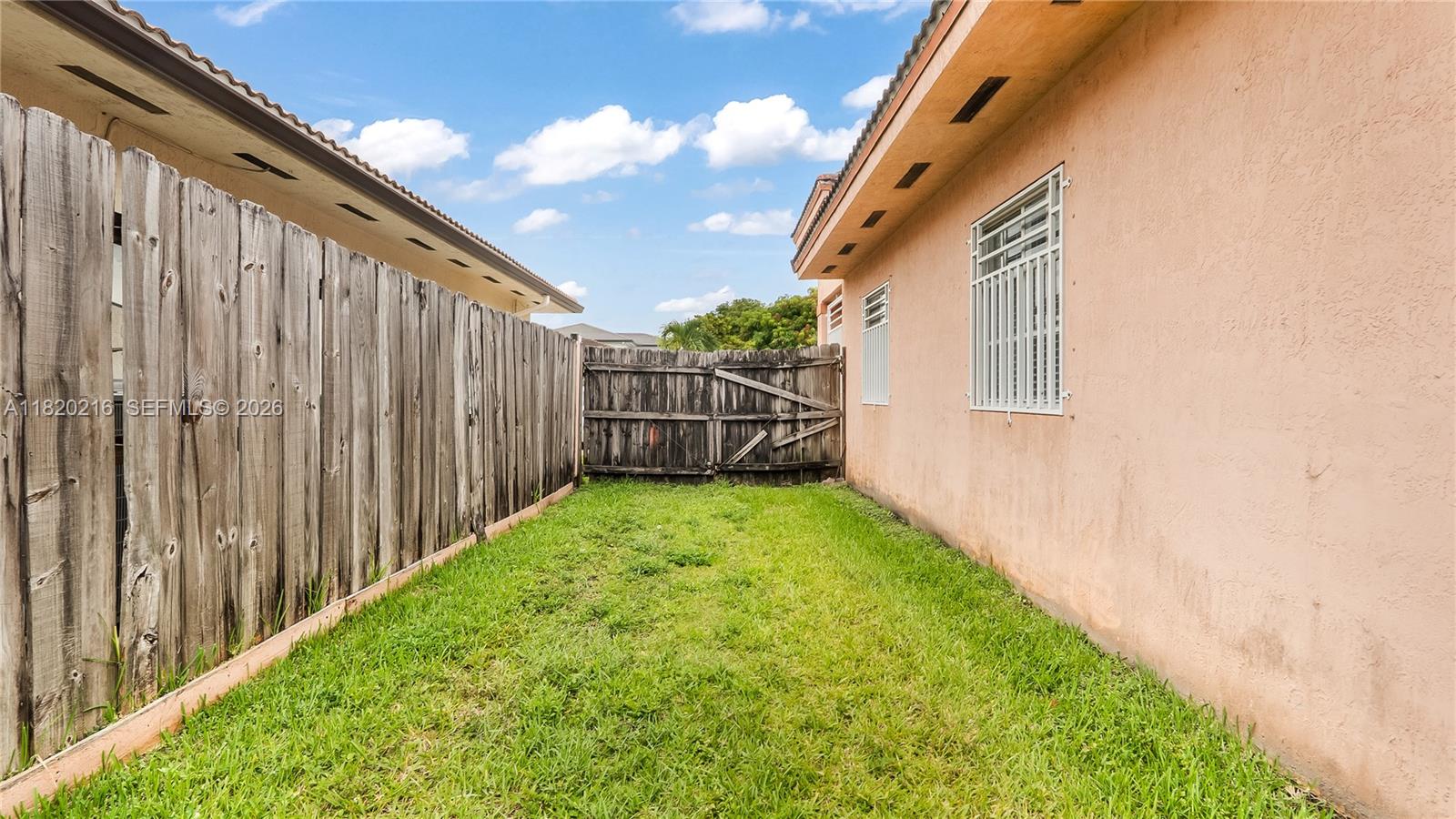 ROYALTON SUB - Residential