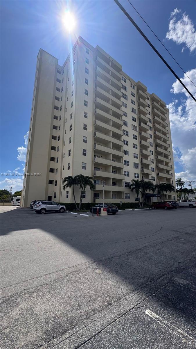 This bright fourth-floor condo at Victoria Park Tower is ready for a new tenant. The 1-bedroom, 1-bath home spans about 690 sq?ft and features tile flooring, an updated kitchen with granite counters and stainless-steel appliances, two large storage closets, and a private balcony. Residents enjoy a heated pool, clubhouse, barbecue area, laundry facilities, and a secure lobby. You’ll be minutes from the beach, Galleria Mall, restaurants, and shops. The condo association has a simple application process with no required credit score —just a quick background screening. Ready for immediate occupancy.