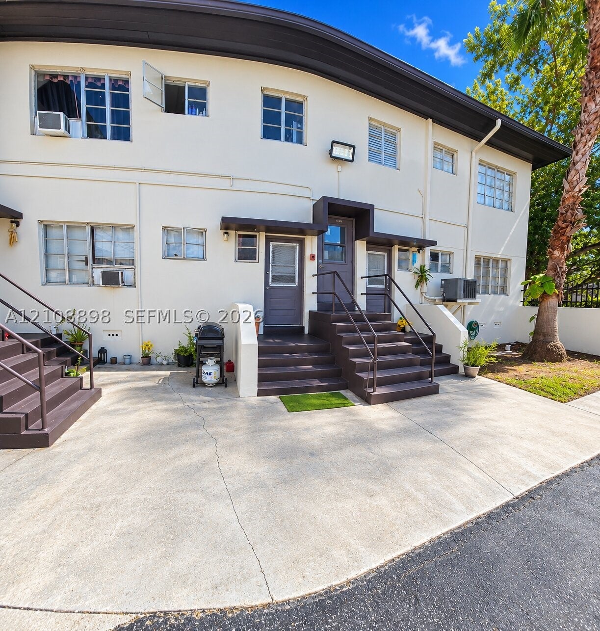 8300 Crespi Blvd 3