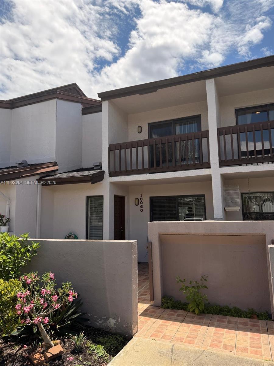 VILLAS OF AMBERWOOD CONDO - Residential