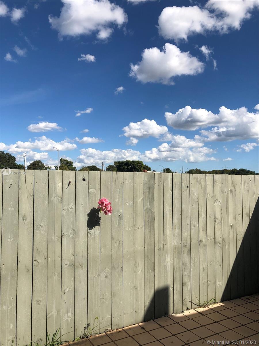 CREEKSIDE VILLAS SEC TWO - Residential