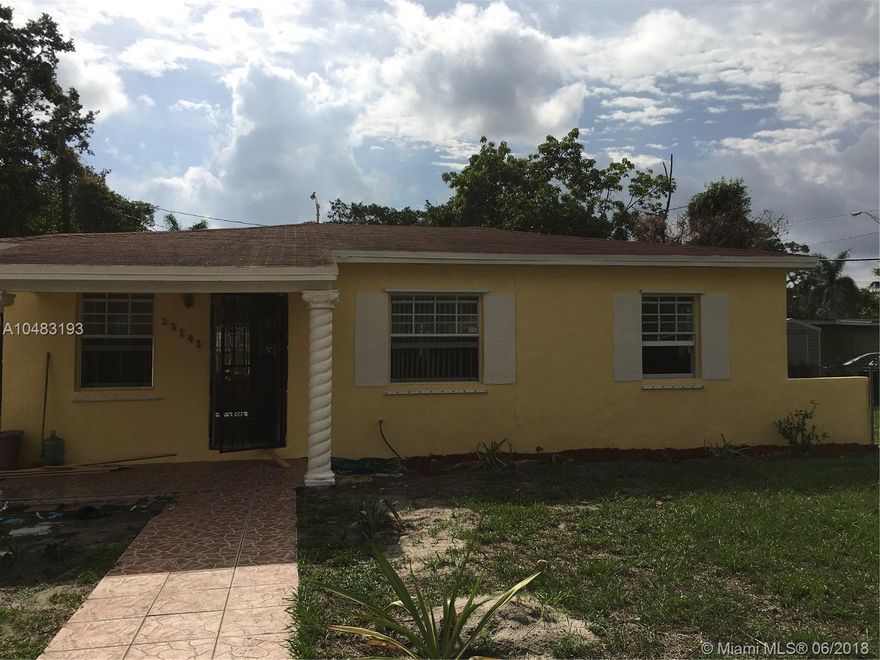 Come see this amazing 3/1 located in the Miami, this home is move in ready. Seller is motivated please bring your highest and best offer this home won't last.
