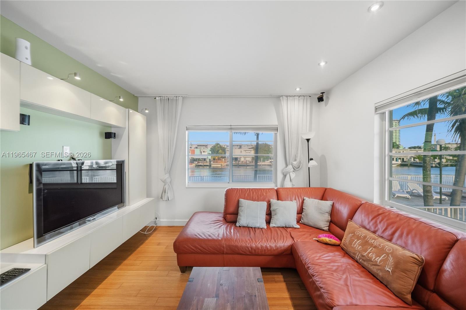 ISLAND POINT SOUTH CONDO - Residential