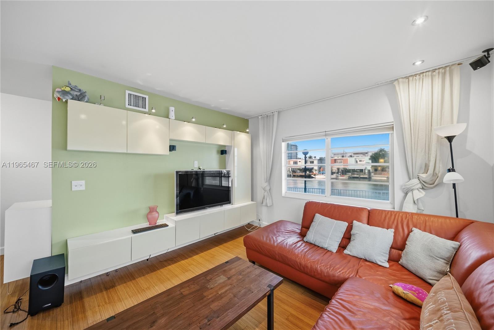 ISLAND POINT SOUTH CONDO - Residential