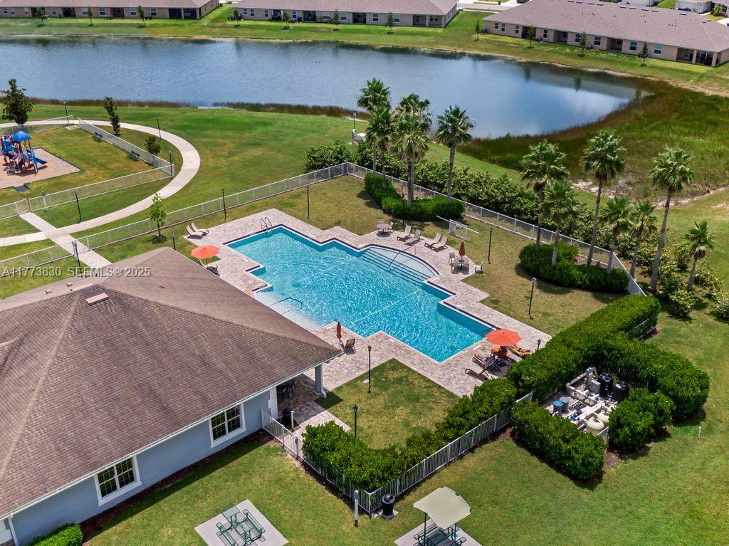 WATERSTONE PHASE THREE - Residential