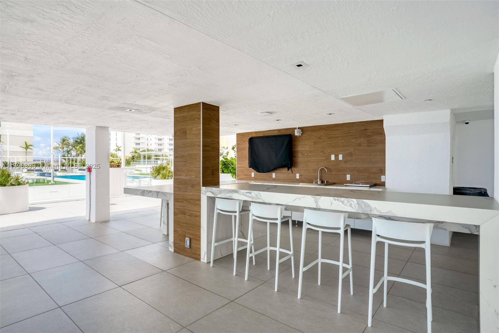 ISOLA CONDO - Residential