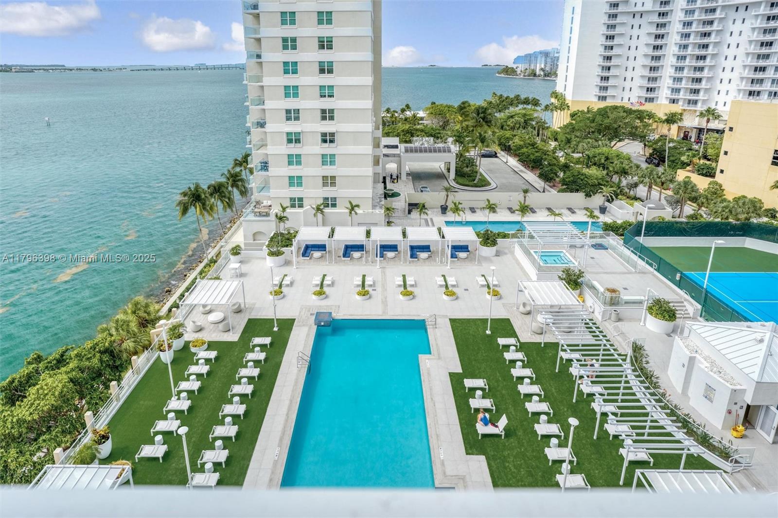 ISOLA CONDO - Residential