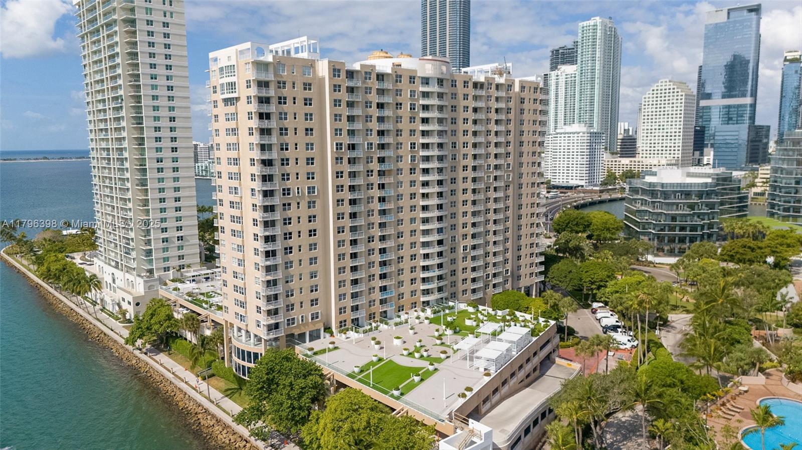 ISOLA CONDO - Residential