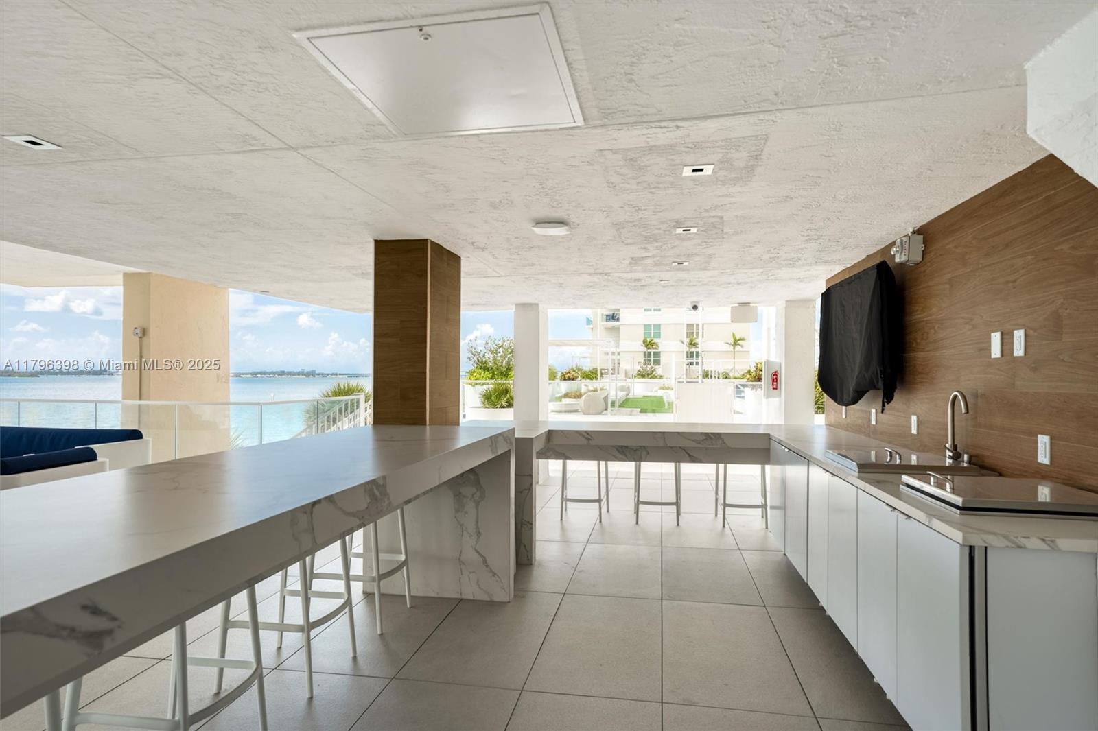 ISOLA CONDO - Residential