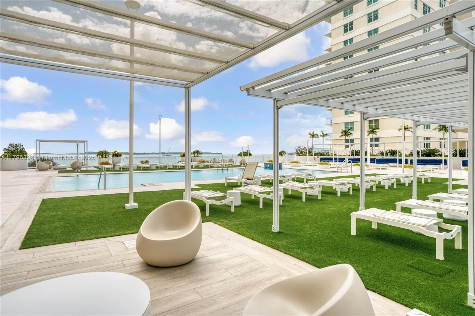 ISOLA CONDO - Residential