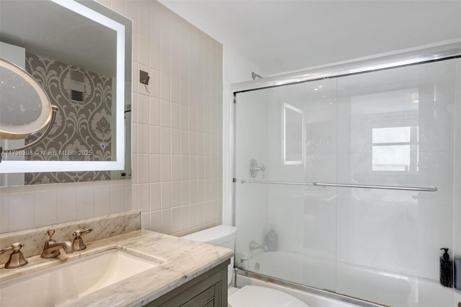 ISOLA CONDO - Residential