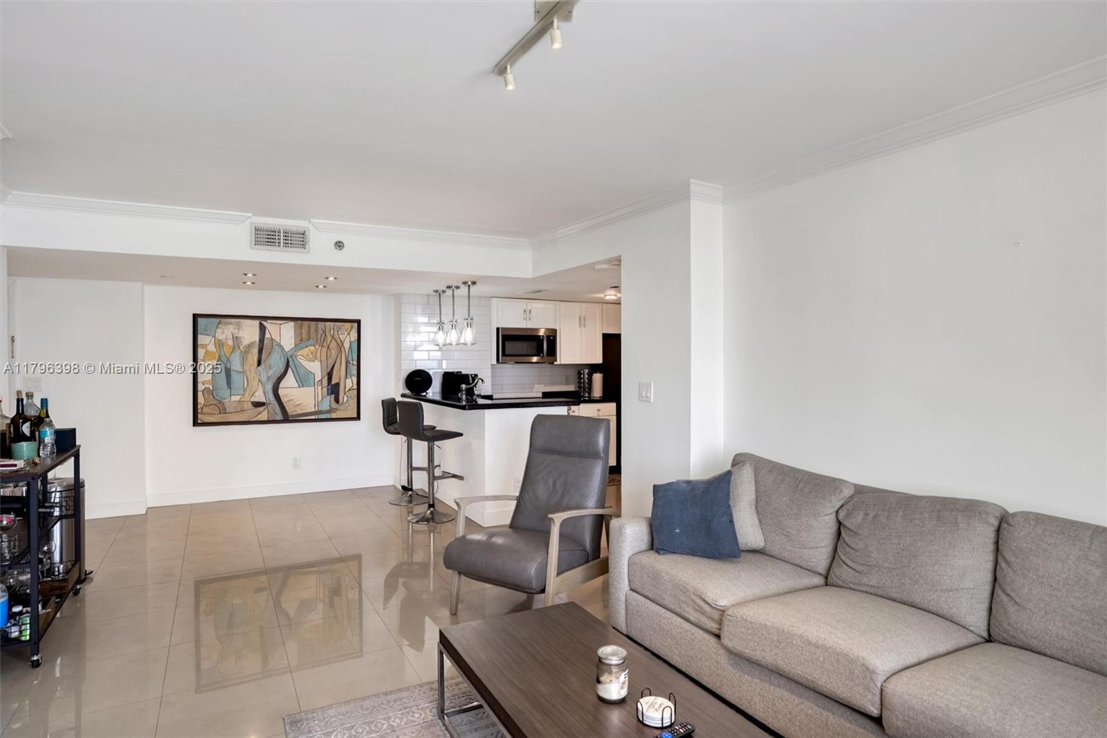 ISOLA CONDO - Residential