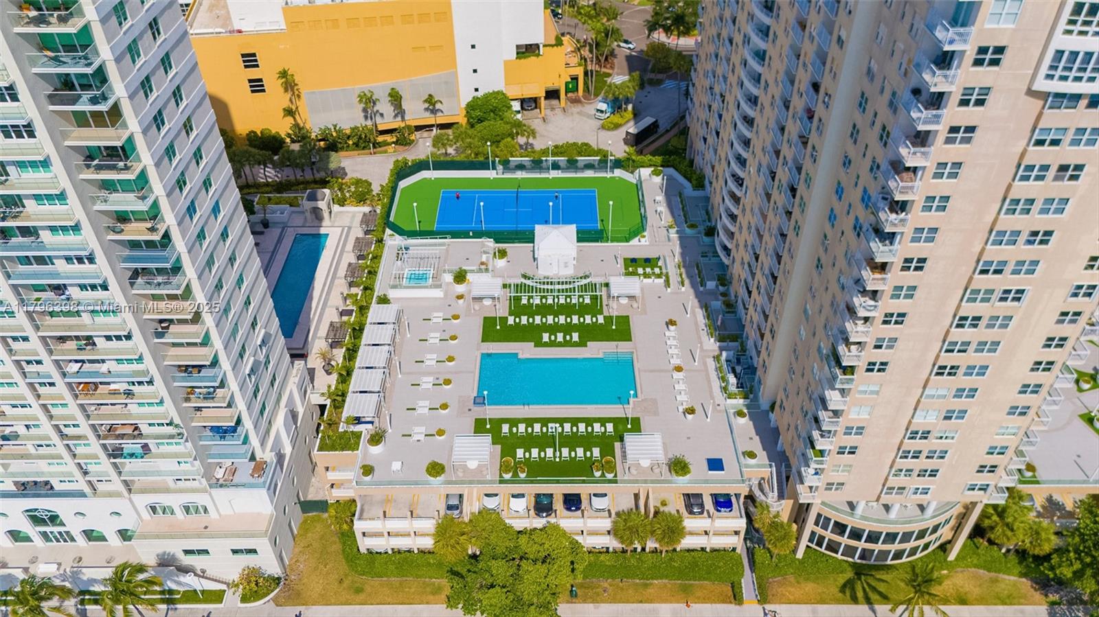 ISOLA CONDO - Residential