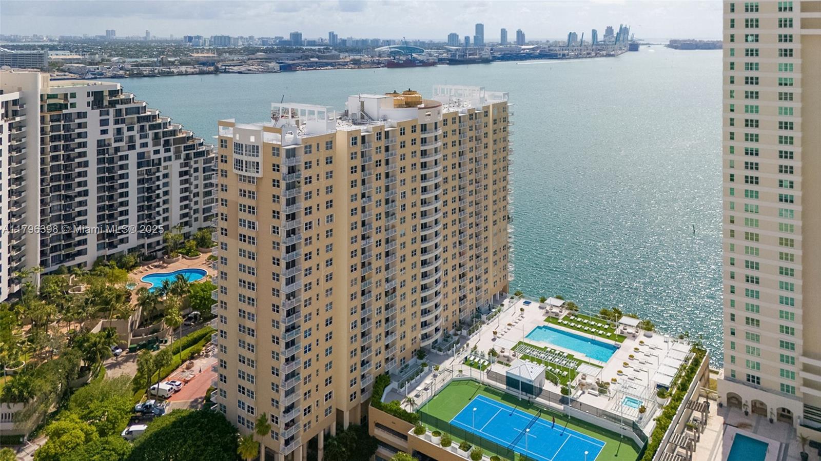 ISOLA CONDO - Residential