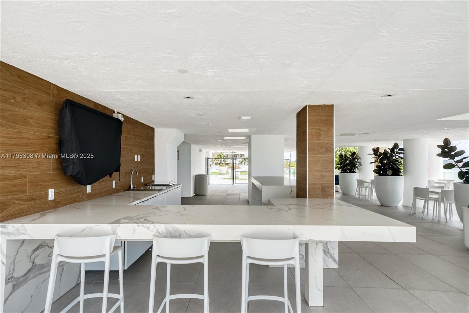 ISOLA CONDO - Residential