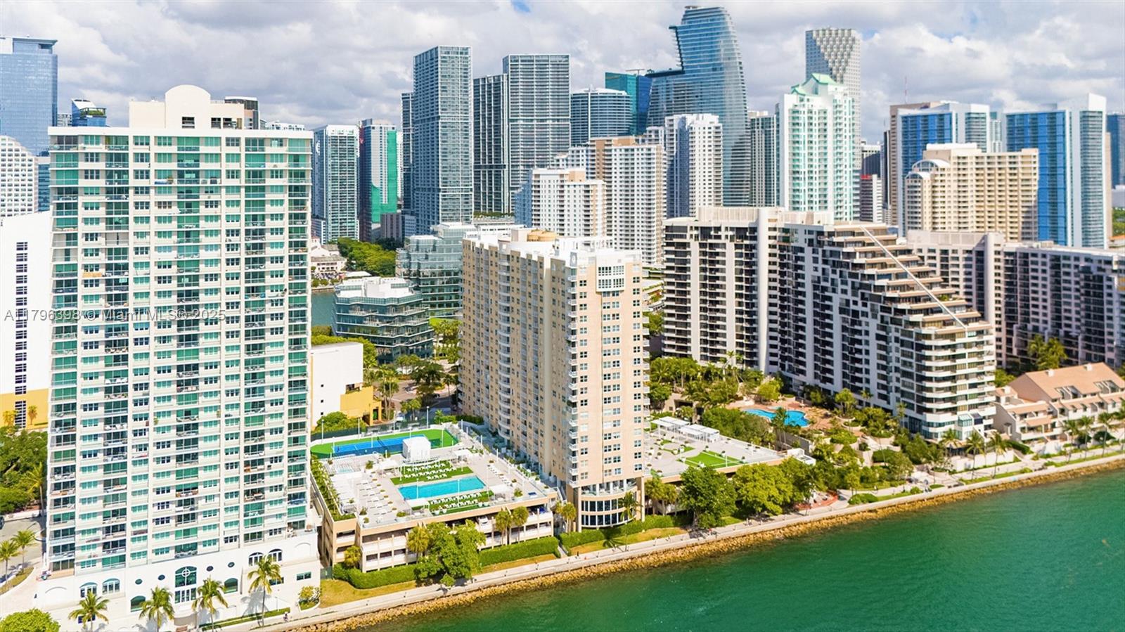 ISOLA CONDO - Residential