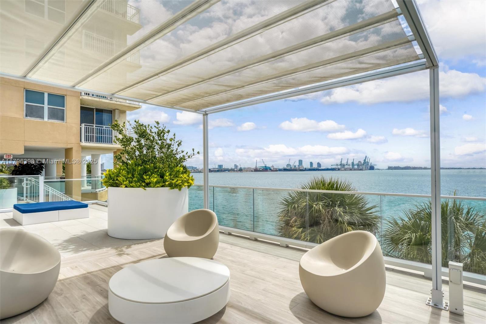 ISOLA CONDO - Residential