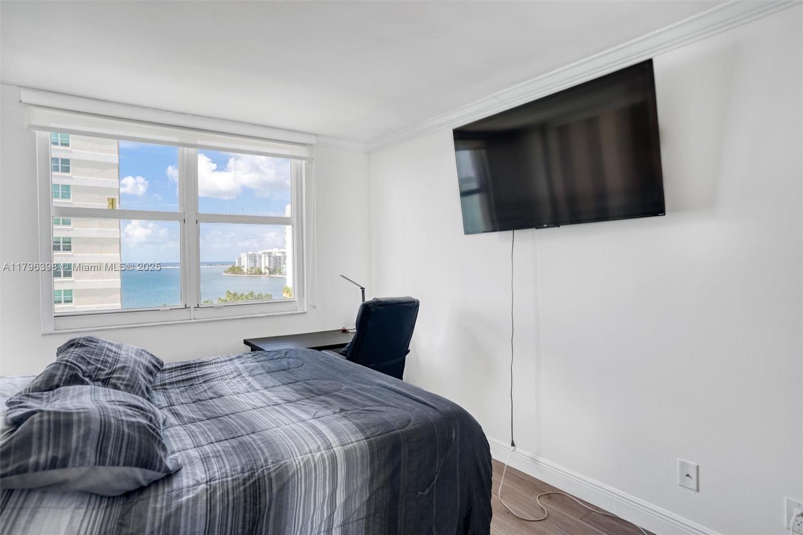 ISOLA CONDO - Residential