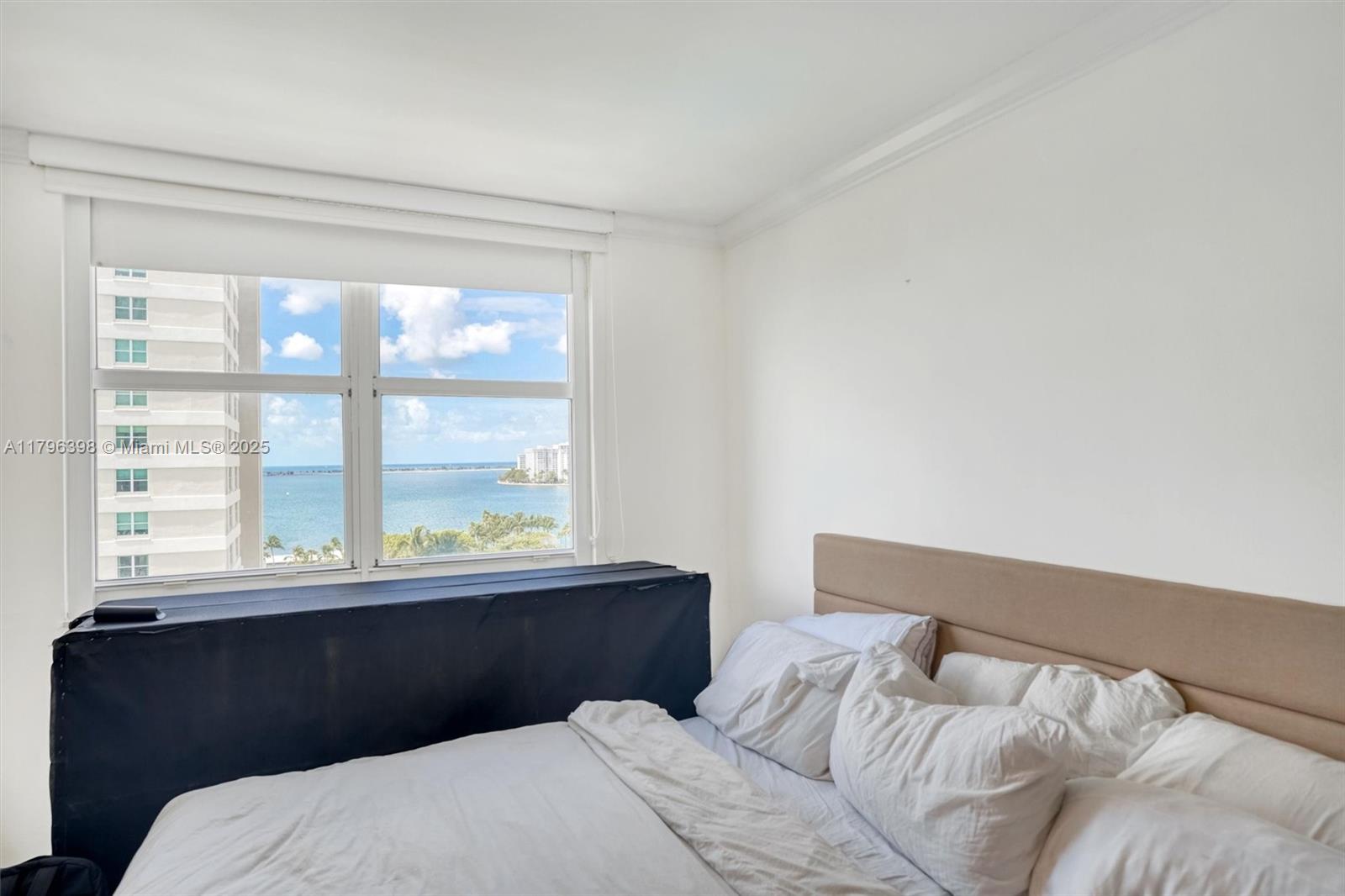 ISOLA CONDO - Residential