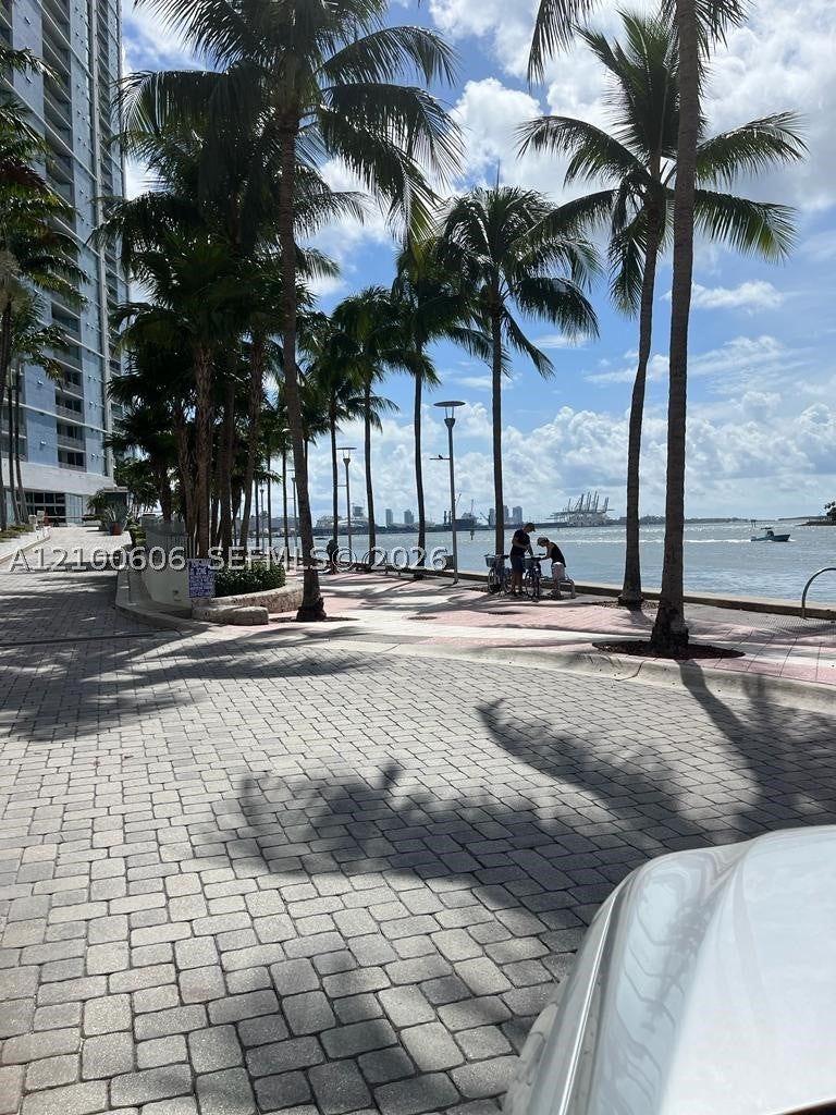 335 S Biscayne Blvd 3500
