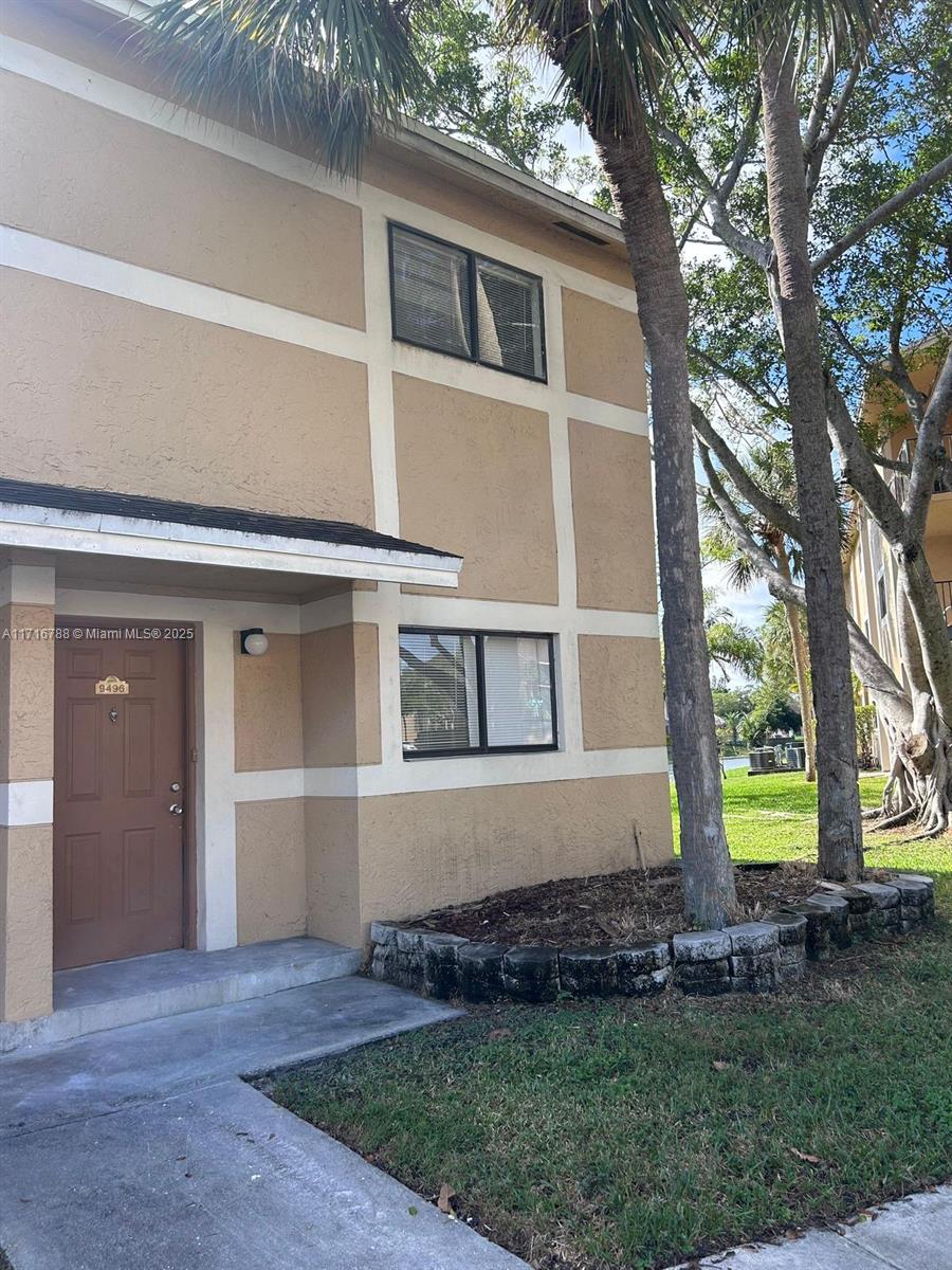 9496 S Palm Cir S Cir 9496, Pembroke Pines, Miami-Dade County, Florida - 2 Bedrooms  
3 Bathrooms - 