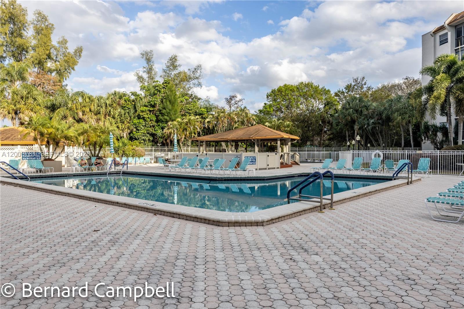 18TH HOLE AT INVERRARY CO - Residential