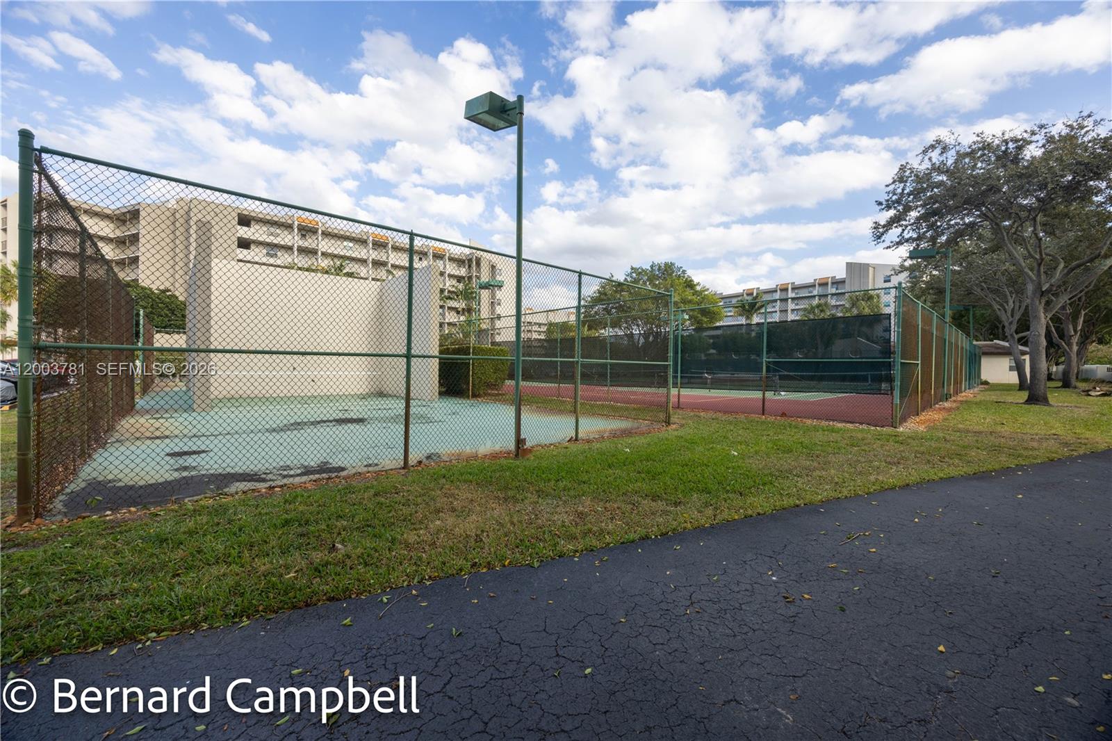 18TH HOLE AT INVERRARY CO - Residential