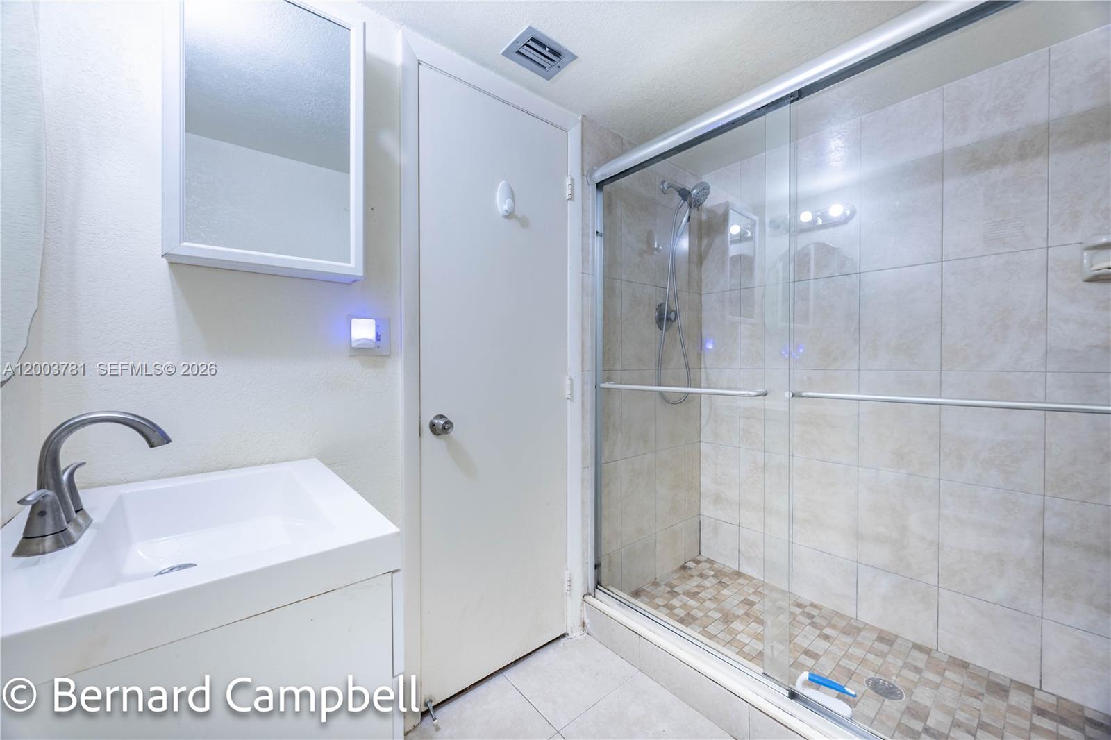 18TH HOLE AT INVERRARY CO - Residential