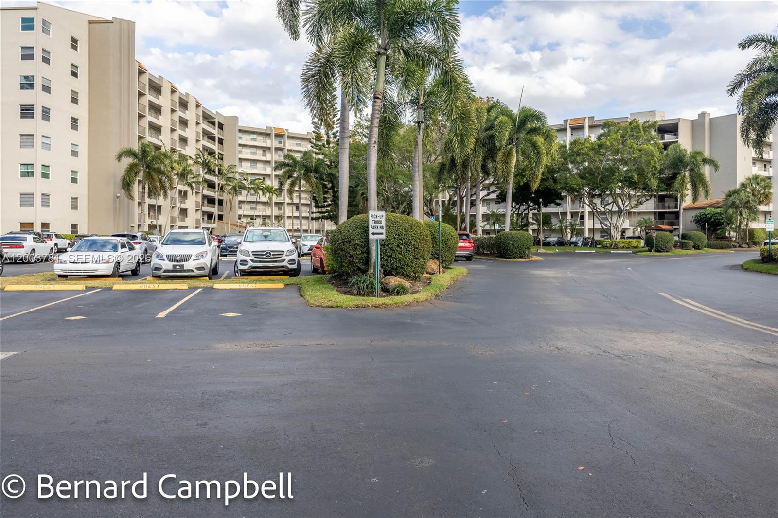 18TH HOLE AT INVERRARY CO - Residential