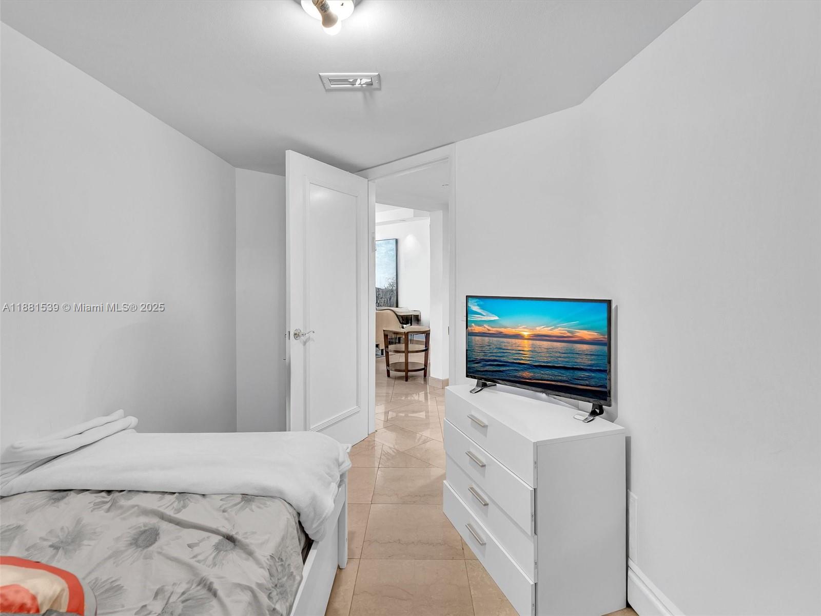 NORTH TOWER AT THE POINT - Residential