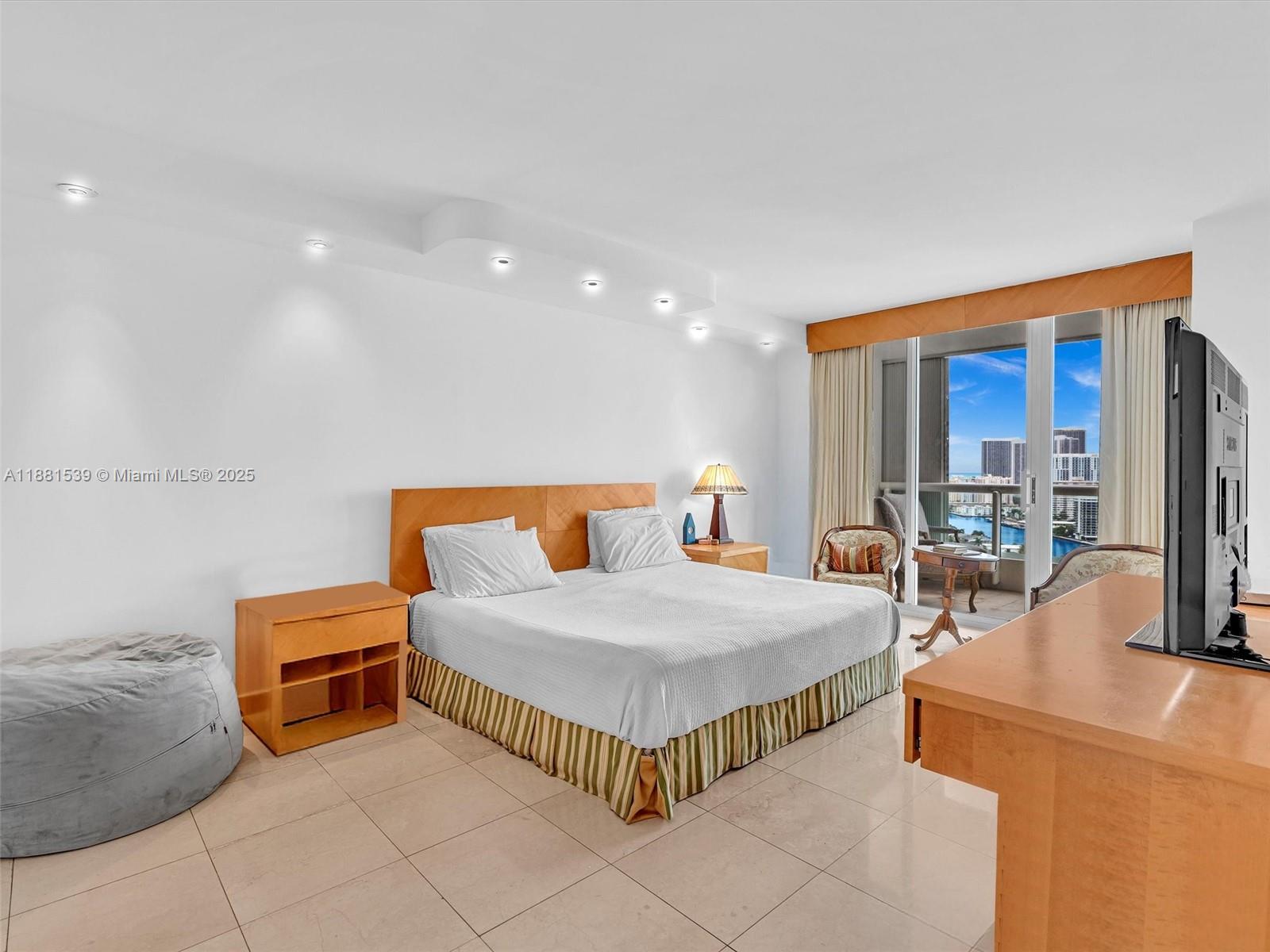 NORTH TOWER AT THE POINT - Residential