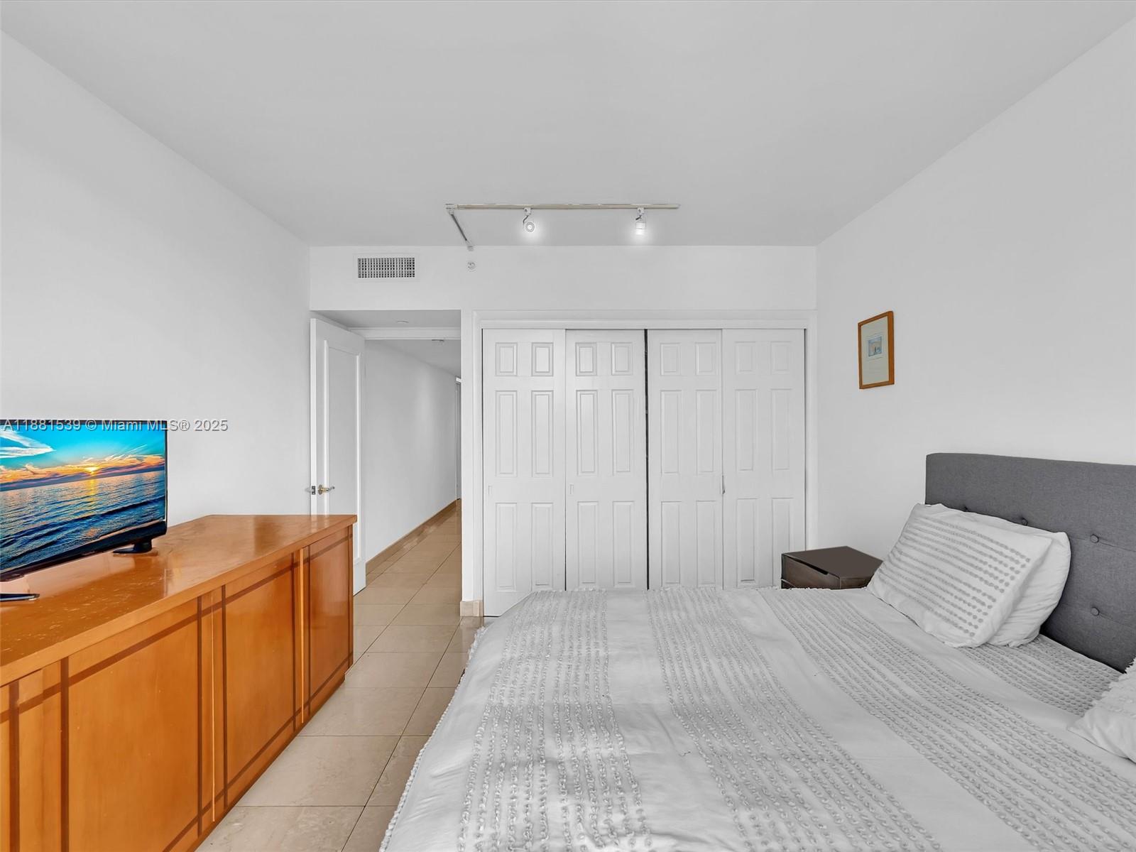 NORTH TOWER AT THE POINT - Residential