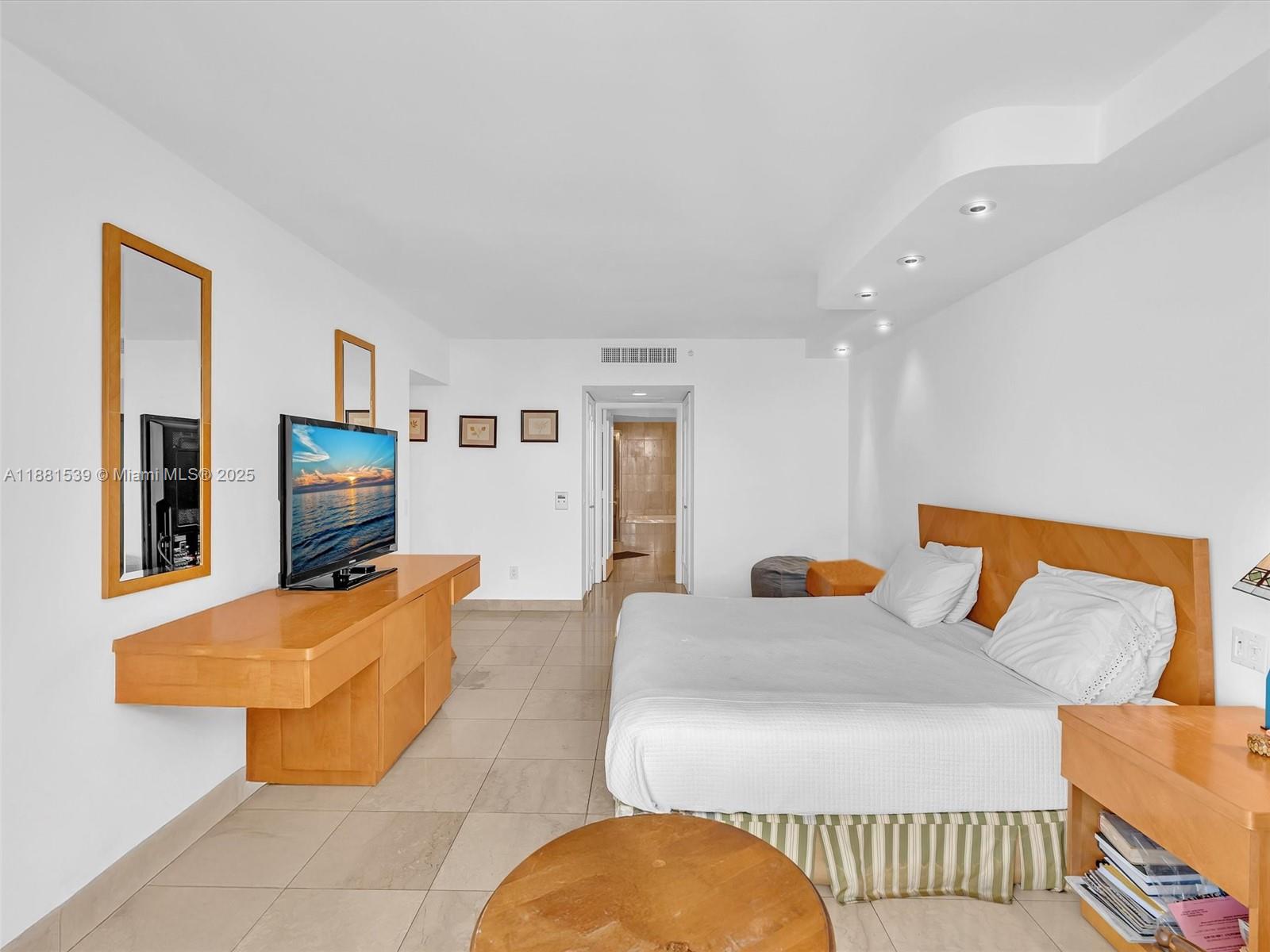 NORTH TOWER AT THE POINT - Residential