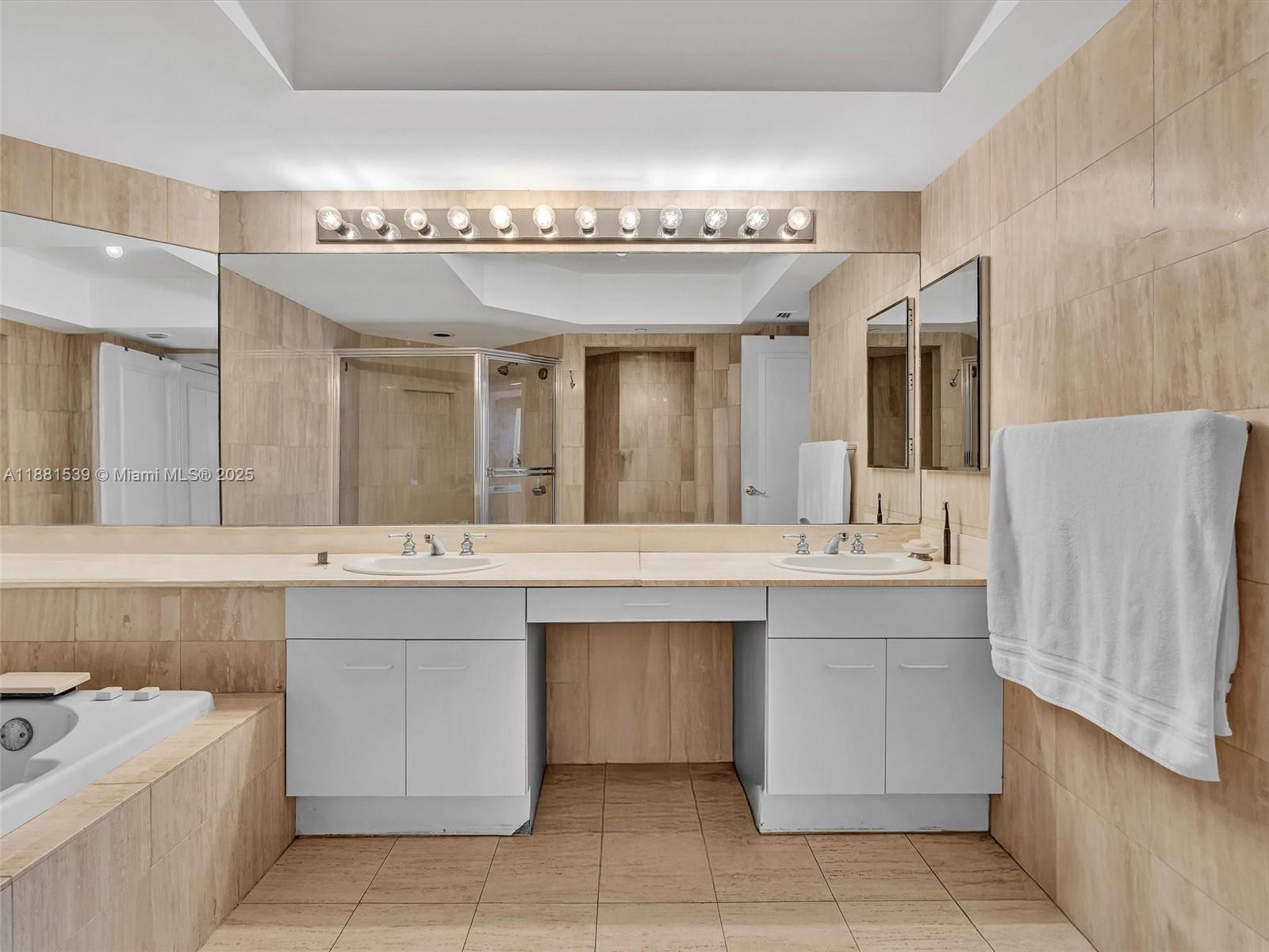 NORTH TOWER AT THE POINT - Residential