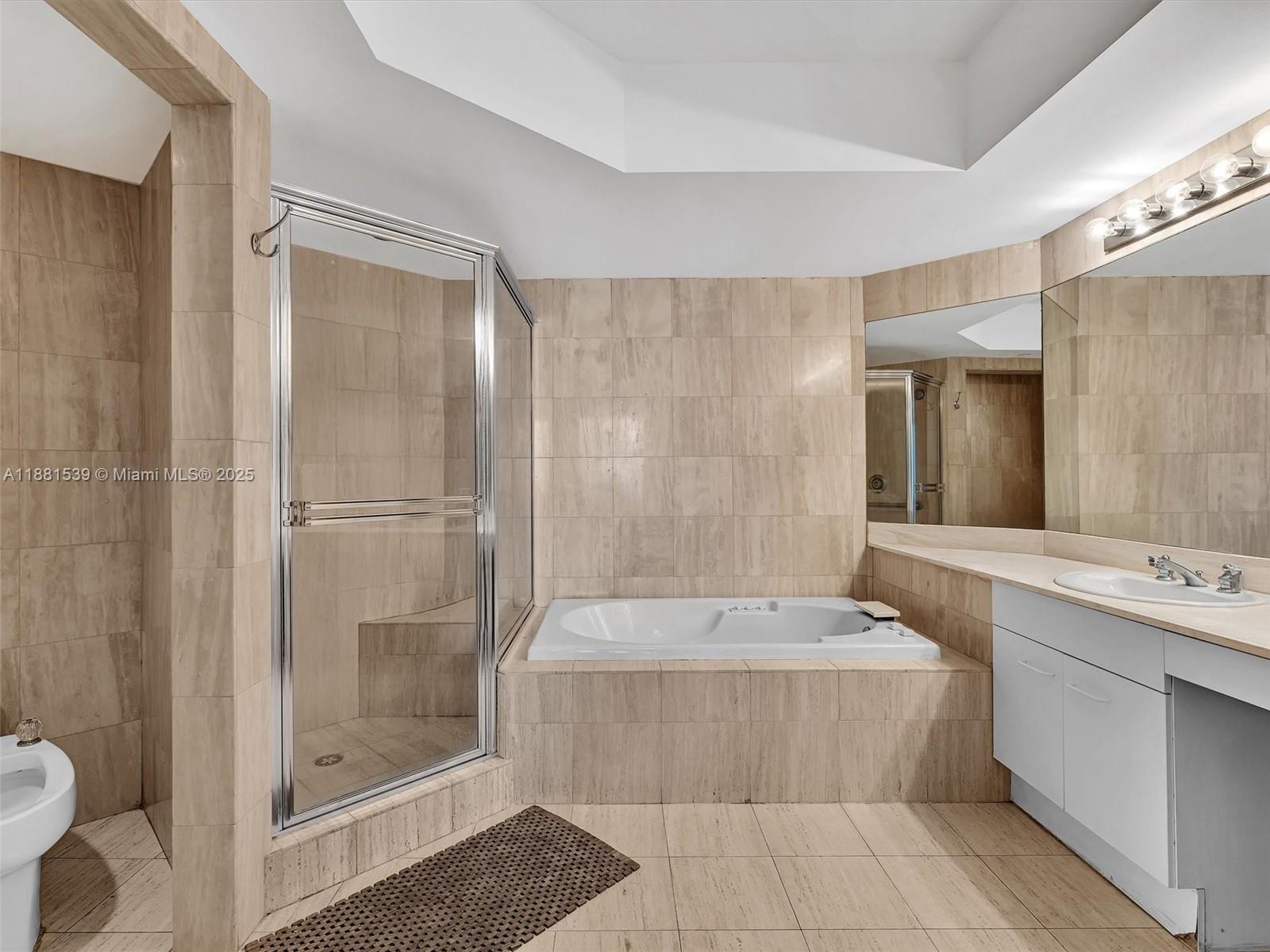 NORTH TOWER AT THE POINT - Residential