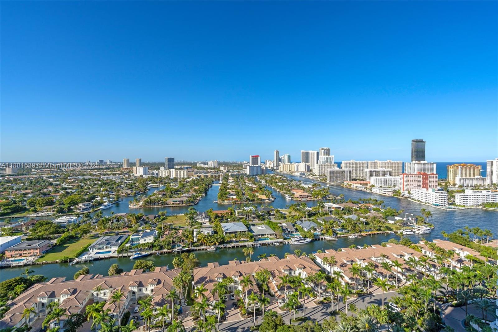 Stunning flow-through 3/2 + Den featuring two spacious terraces, one with ocean and intracoastal views, the other with sunset views. Den is currently used as a maid’s room. Enjoy The Point’s renowned Spa, featuring one of the best gyms and wellness facilities in Aventura.