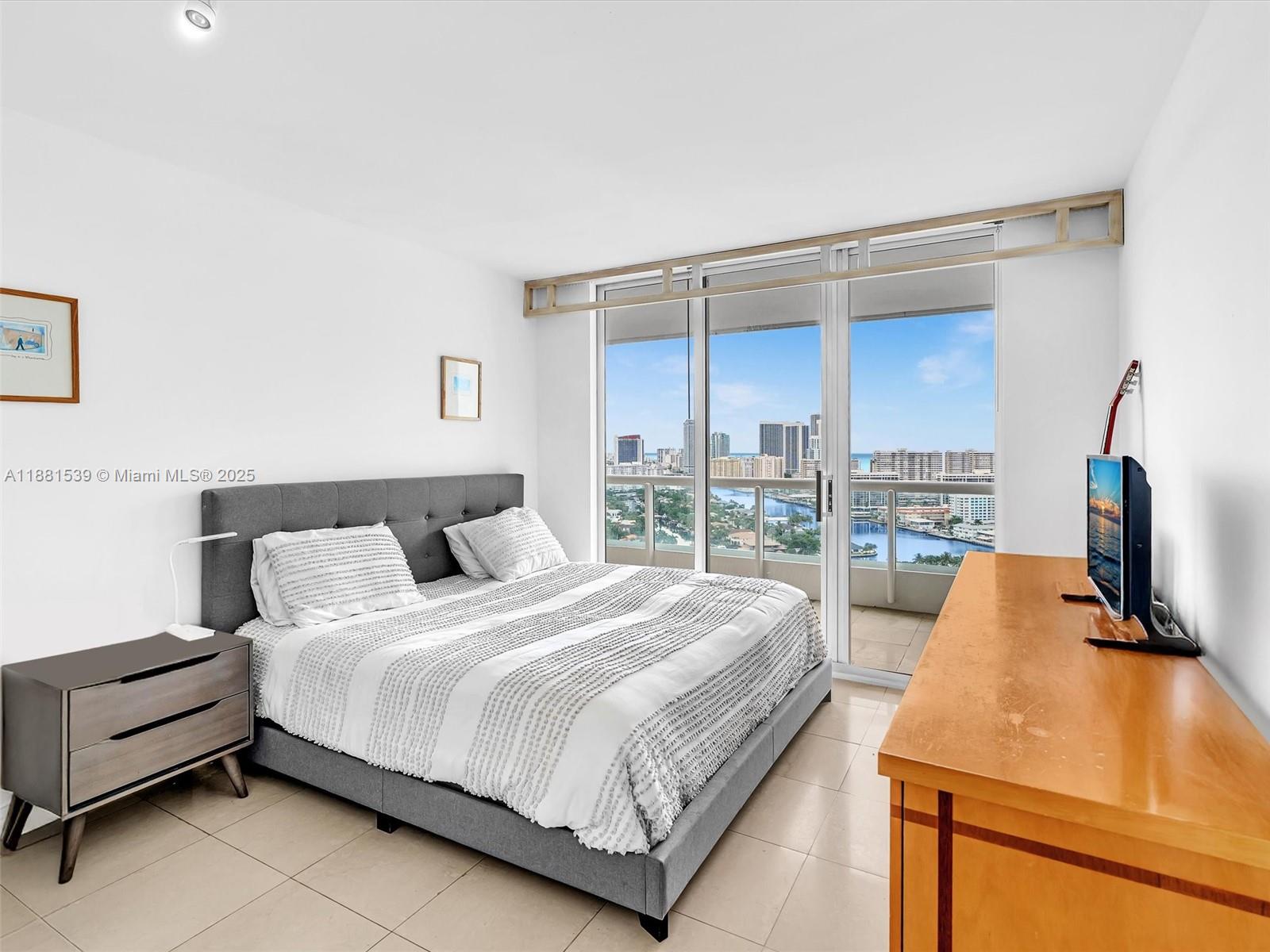 NORTH TOWER AT THE POINT - Residential