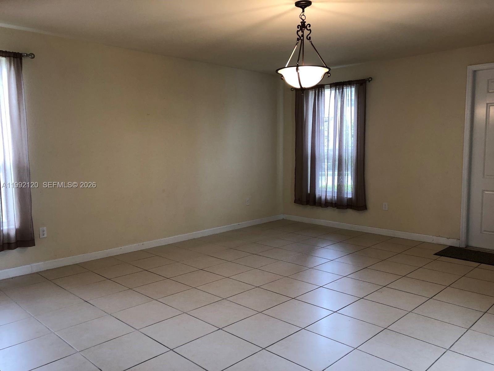 KENDALL COMMONS RESIDENTI - Residential Lease