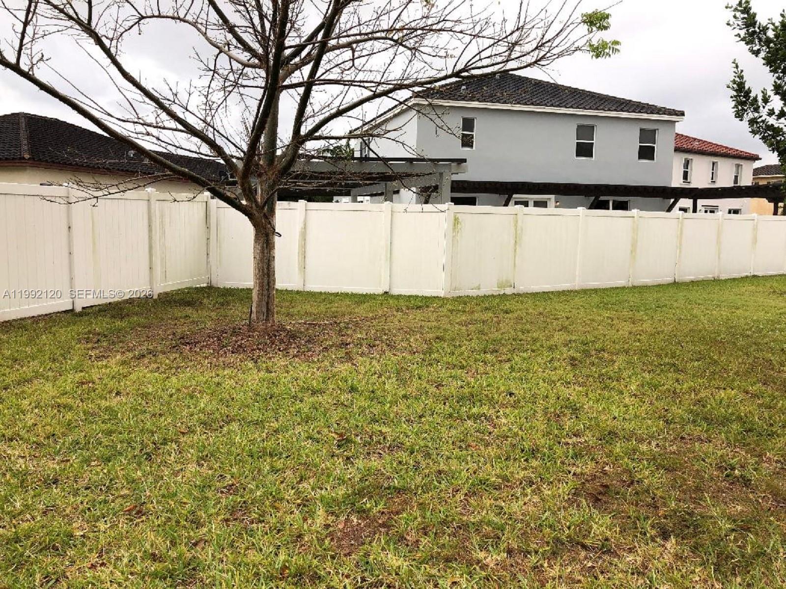 KENDALL COMMONS RESIDENTI - Residential Lease