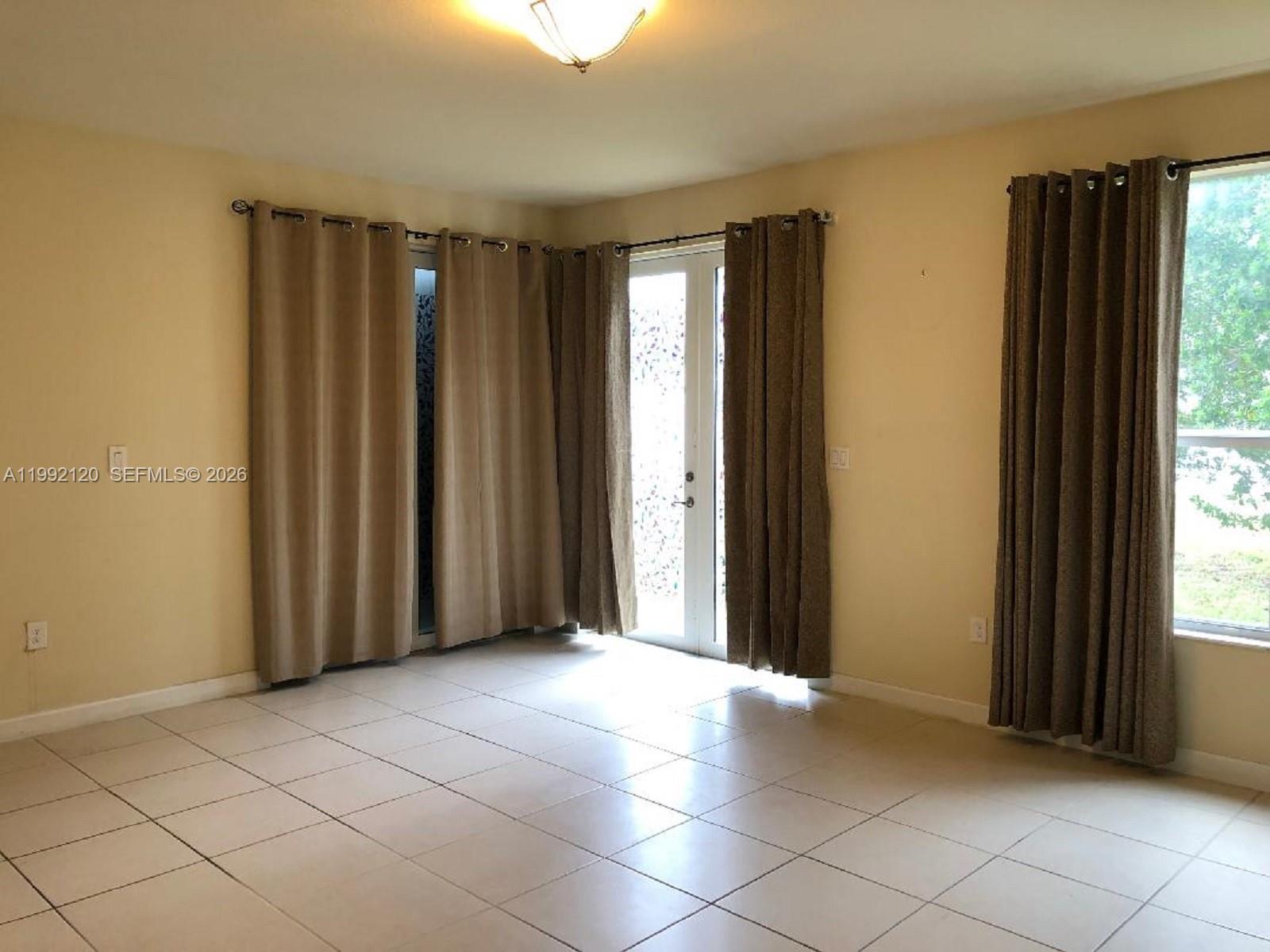 KENDALL COMMONS RESIDENTI - Residential Lease