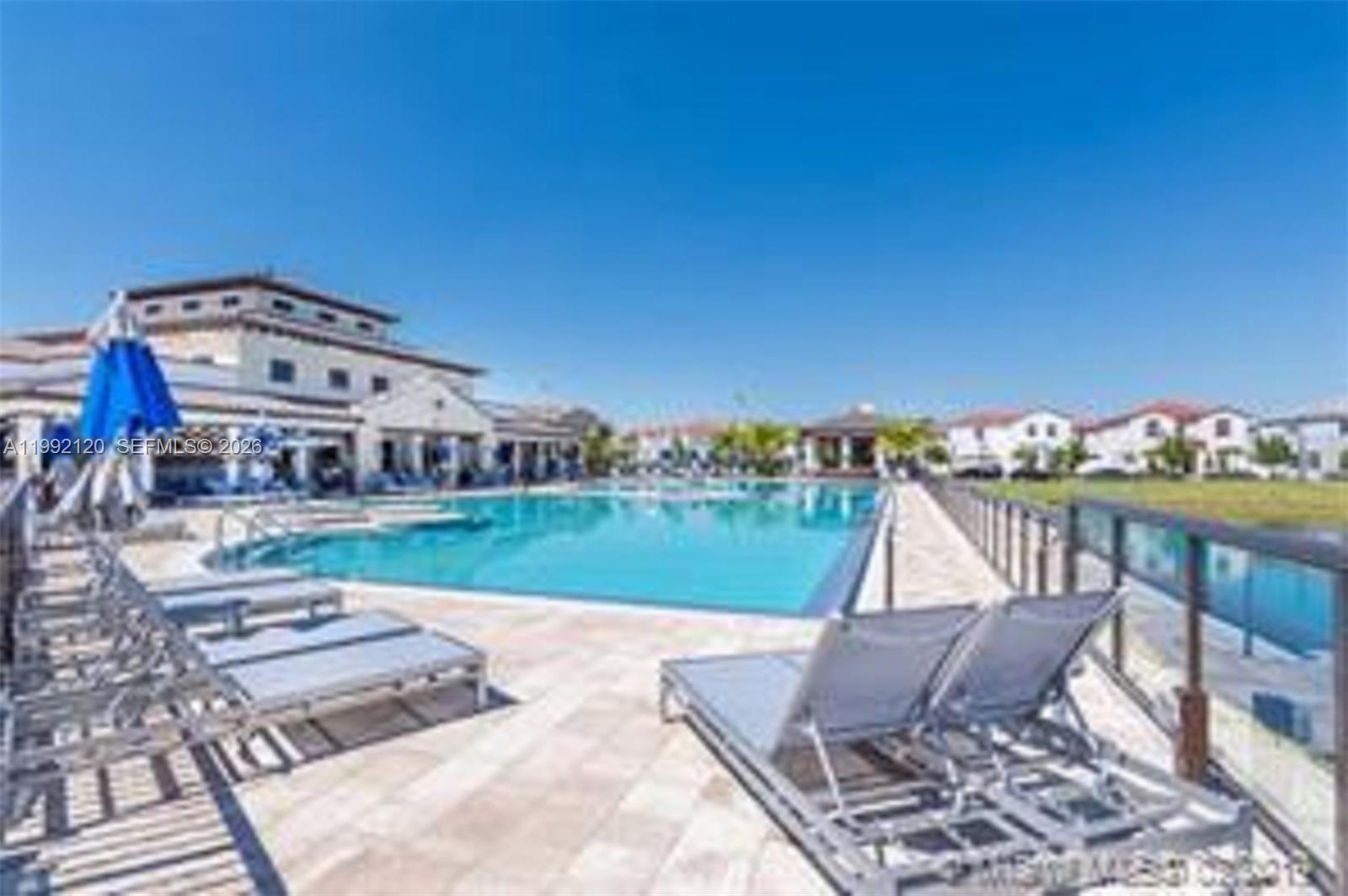 KENDALL COMMONS RESIDENTI - Residential Lease