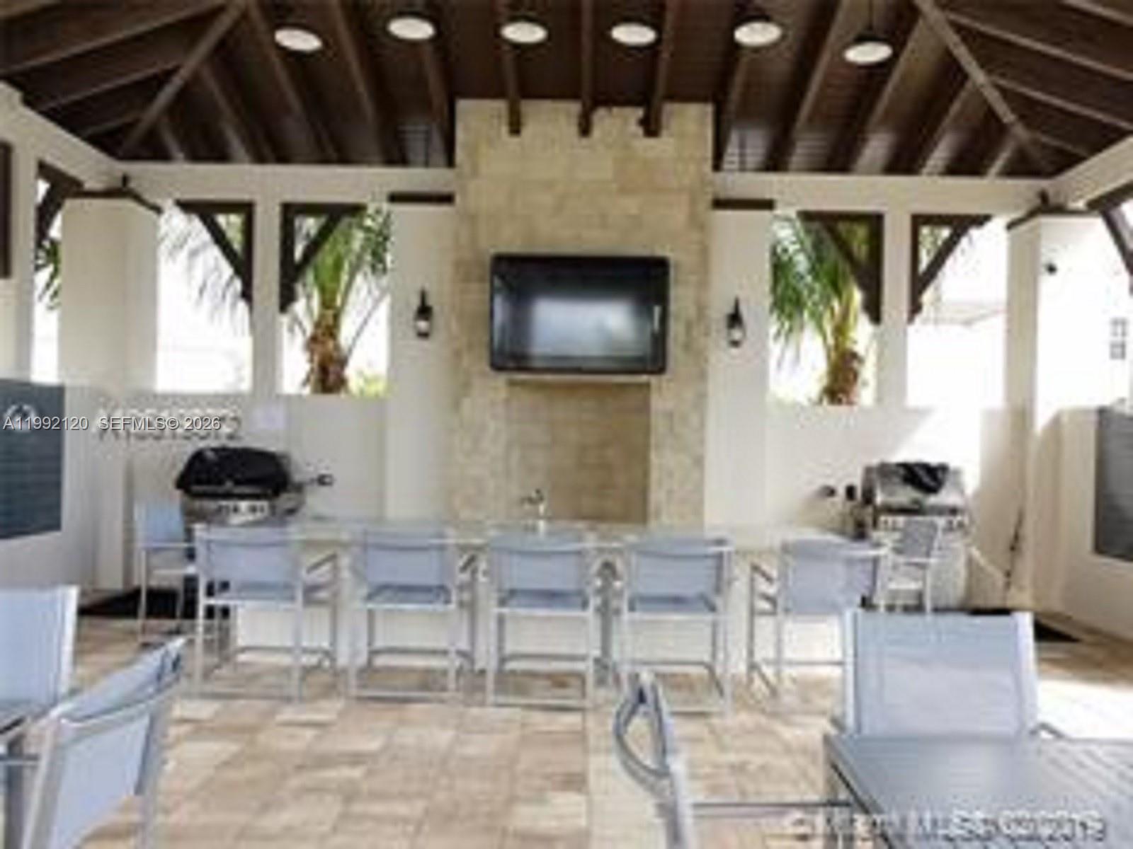 KENDALL COMMONS RESIDENTI - Residential Lease