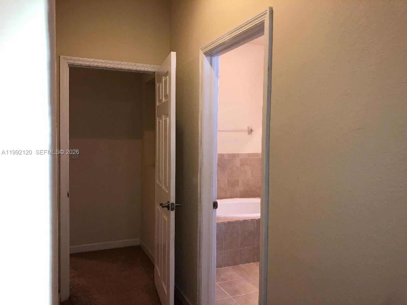 KENDALL COMMONS RESIDENTI - Residential Lease