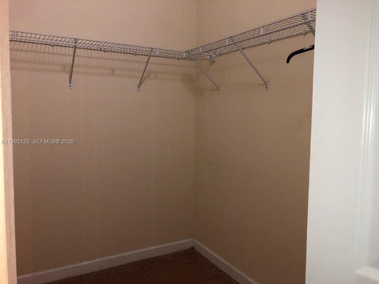 KENDALL COMMONS RESIDENTI - Residential Lease