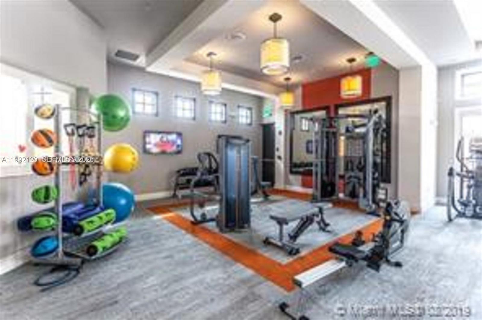 KENDALL COMMONS RESIDENTI - Residential Lease